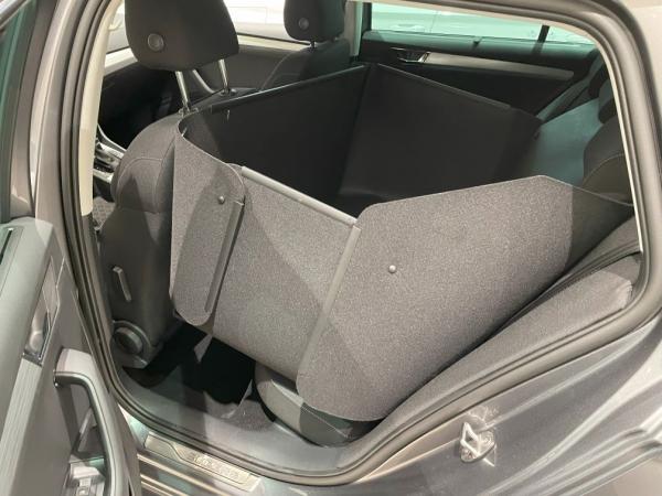 Rückbank Ihres Superb Combi wird 2drittel zuverlässig geschützt